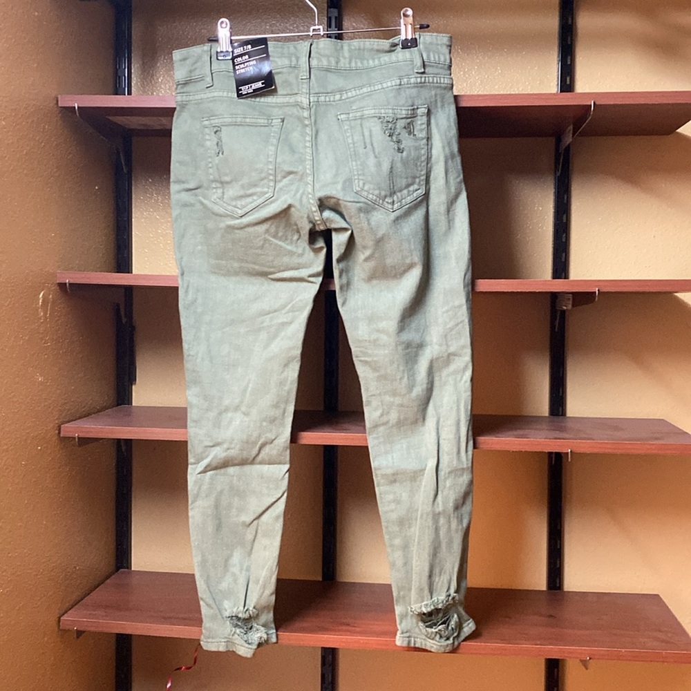 VIP Jeans - Picture 7 of 10